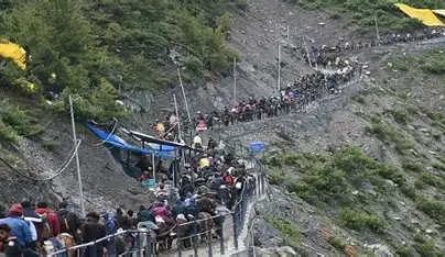 Read more about the article Amarnath Yatra Accident: अमरनाथ यात्रा जा रही बस जम्म-कश्मीर में हादसे का शिकार! सड़क से फिसलकर घर पर गिरी, 39 श्रद्धालु घायल