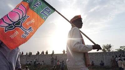 You are currently viewing झारखंड में राजनीतिक टकराव तेज: BJP ने कांग्रेस से सोरेन सरकार से समर्थन वापस लेने को कहा, राहुल गांधी ने पुलिस कार्रवाई की आलोचना की